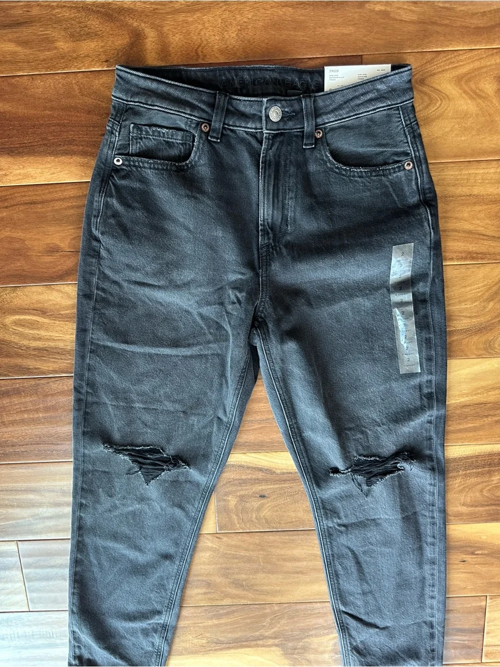 American Eagle Outfitters Black Strigid Mom Jeans size 2 X-Short